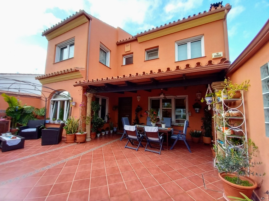 Дом типа Люкс В продаже На FUENGIROLA PUERTO DEPORTIVO (Fuengirola),  665.000 € (Ref.: 2035) - Créditos y Casas